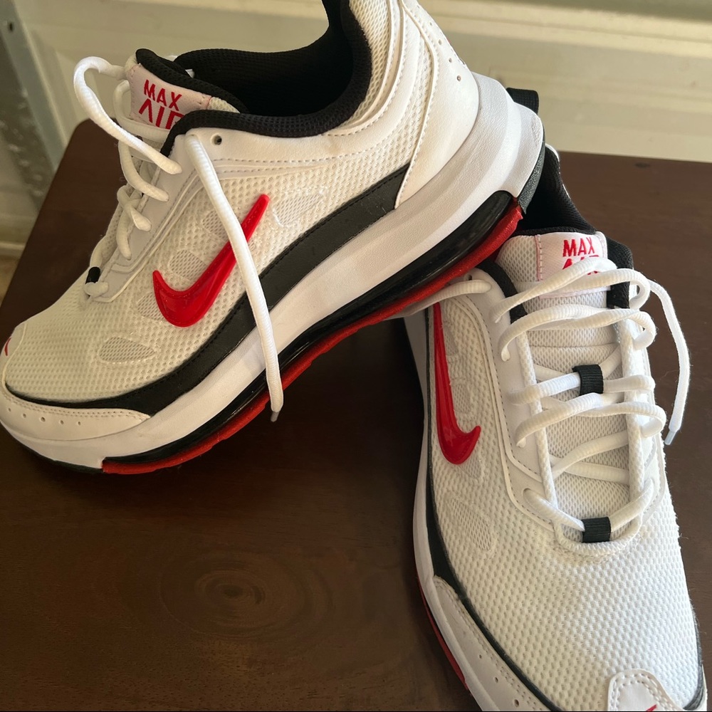 Young mens Nike Air Max Size 8
